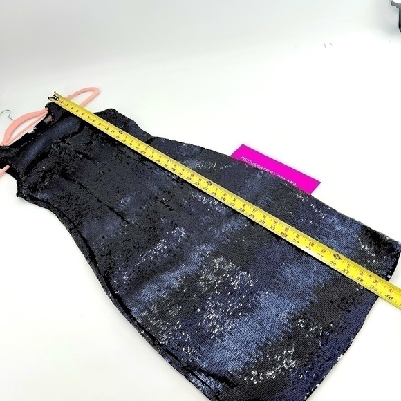 VINCE CAMUTO
Sleeveless Ombre Sequined Dress In Classic Navy size 0 - Picture 7 of 9
